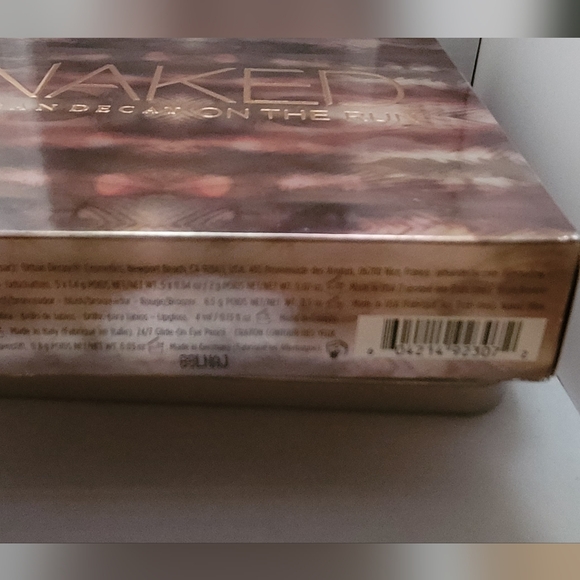 New! Urban Decay Naked On the Run Palette - Picture 11 of 12